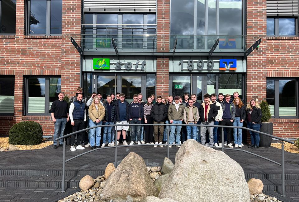 Image - Fachschule Agrar zu Besuch bei Raiffeisen-Ems-Vechte